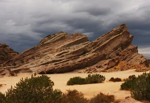 Image taken from https://metrolinktrains.com/globalassets/explore/ventura/vasquez_rocks_county_park.jpg