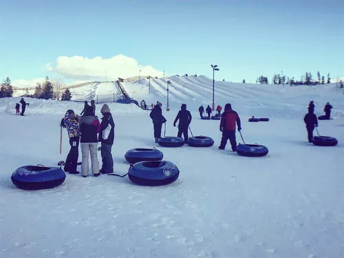 Image taken from https://myrockymountainride.com/wp-content/uploads/2023/02/The-tubing-hill-at-Frisco-Adventure-Park.jpg