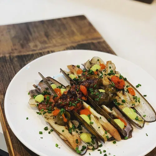 Image taken from https://static.pxlecdn.com/photos/276675593/original/fa2c88717c840fe8b800.jpg