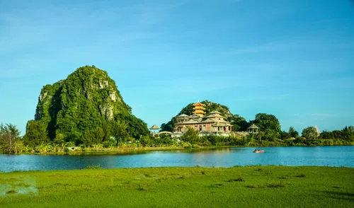 Image taken from https://www.explorevietnam.com.vn/da-nang/wp-content/uploads/2020/03/kim-son-and-hoa-of-marble-mountain.jpg