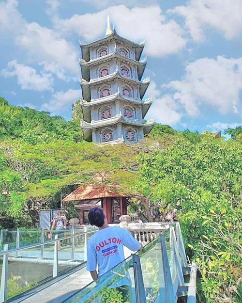 Image taken from https://vncarrentals.com/wp-content/uploads/2022/12/About-Marble-Mountains--819x1024.jpeg