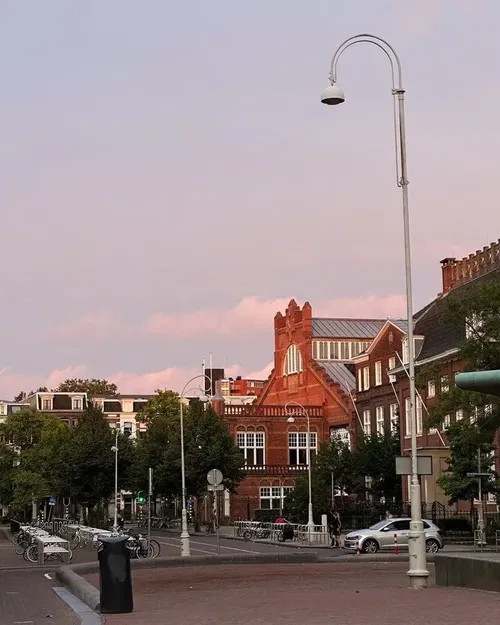 Image taken from https://wheretostayin.city/wp-content/uploads/2023/12/oud_west_amsterdam-1.webp