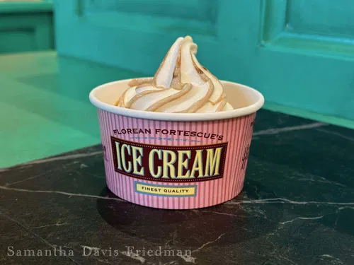 Image taken from https://www.micechat.com/wp-content/uploads/2024/04/Universal-Studios-Hollywood-Butterbeer-Soft-Serve-1440x1080.jpg