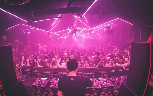 Image taken from https://www.clubbookers.com/wp-content/uploads/2017/03/sound-nightclub-gallery-11.jpg