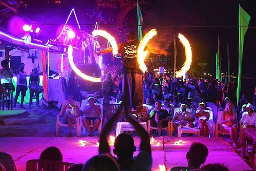 Image taken from https://visatravelphiphi.com/wp-content/uploads/2019/10/apache-beach-bar-phiphi-nightlife-fireshow-visatravel-phi-phi.jpg