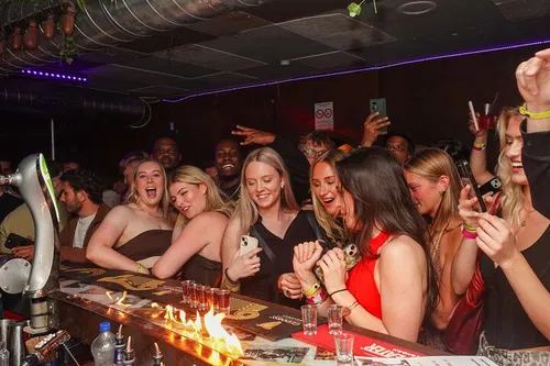 Image taken from https://dyvarcitymedia.b-cdn.net/experience-images/diskovery_a75746f04a488c989d1b043a0_1751628324279_42.jpg?format=webp&amp;width=800