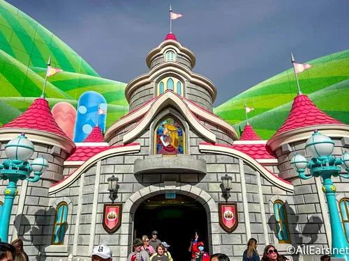 Image taken from https://allears.net/wp-content/uploads/2023/02/2023-universal-studios-hollywood-super-nintendo-world-princess-peach-castle-22.jpg