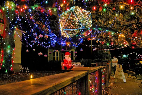 Image taken from https://static.neighborhoods.com/blog/media/hydepark_321687695_07107f2255_o_inline-95005d28acd4a1eec4102f83c898f34f.jpg