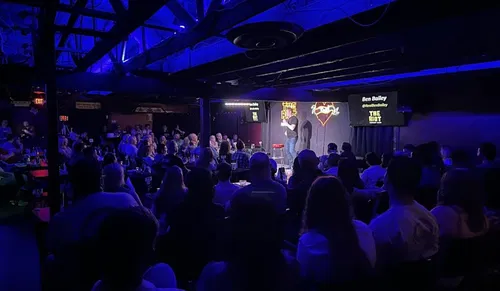 Image taken from https://365thingsinhouston.com/wp-content/uploads/2025/01/houston-nightlife-comedy-date-night-this-week-january-20-26-2025-1024x597.jpg