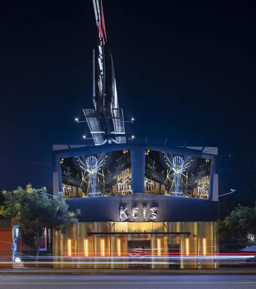 Image taken from https://crave.imgix.net/files-v4/c46cbf08-6556-11ef-b1a5-8bd5b6b92f2c/venue/o-10.jpg