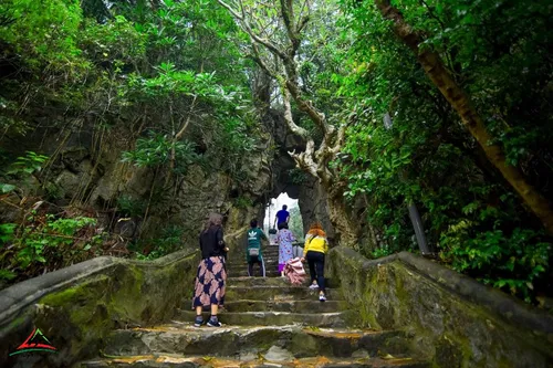 Image taken from https://lilystravelagency.com/wp-content/uploads/2023/11/Thuy-Son.jfif_.jpg