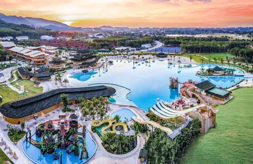 Image taken from https://siamadventureclub.com/wp-content/uploads/2023/01/Blue-Tree-Phuket-Water-Park-1.jpg