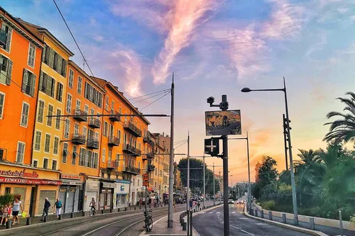 Image taken from https://dyvarcitymedia.b-cdn.net/experience-images/diskovery_7d7c058f0656d105d14773c77_1751620357752_1b.jpg?format=webp&amp;width=800