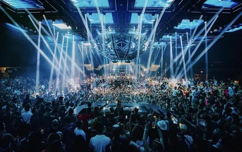 Image taken from https://vipnightlife.com/wp-content/uploads/others/Zouk_Nightclub_Las_Vegas_4.jpg