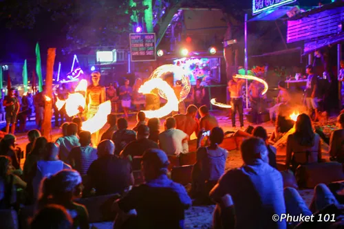 Image taken from https://content.phuket101.net/wp-content/uploads/20200403211814/phi-phi-nightlife-1024x682.jpg