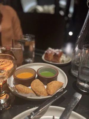 Image taken from https://s3-media0.fl.yelpcdn.com/bphoto/grPzHCcv_KI1qjUn4Xe6cQ/l.jpg