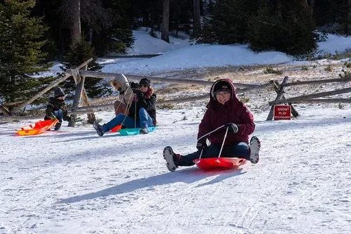 Image taken from https://media-cdn.tripadvisor.com/media/attractions-splice-spp-674x446/0a/38/79/cc.jpg