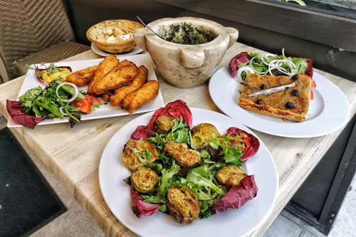 Image taken from https://dyvarcitymedia.b-cdn.net/experience-images/diskovery_7d7c058f0656d105d14773c77_1751620357735_f4.jpg?format=webp&amp;width=800