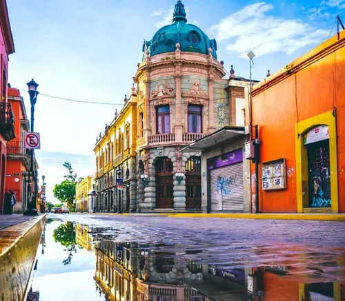 Image taken from https://traveltooaxaca.com/wp-content/uploads/2022/06/oaxaca-city-centro-historico.jpg