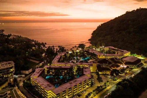 Image taken from https://www.divehardtours.com/images/galeria/q/2023/phuket-marriott-resort-amp-spa-merlin-beach-5-thaifold-phuket-utazas-21.jpg