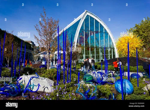 Image taken from https://c8.alamy.com/comp/DGDG09/chihuly-garden-and-glass-museum-showcasing-the-studio-glass-of-dale-DGDG09.jpg