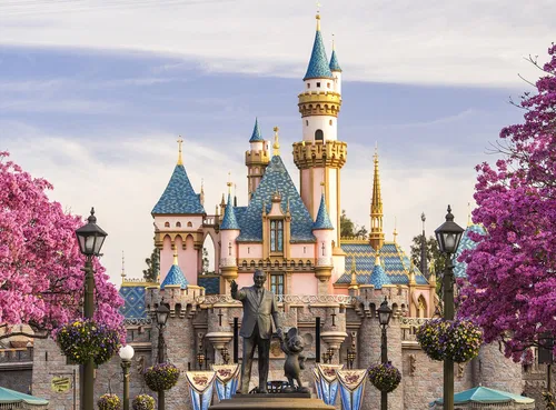 Image taken from https://www.discoverlosangeles.com/sites/default/files/business/disneyland-park/h_2000-crm-la-disneyland0-6a3322105056a36_6a3323af-5056-a36f-23e7498faf405903.jpg?