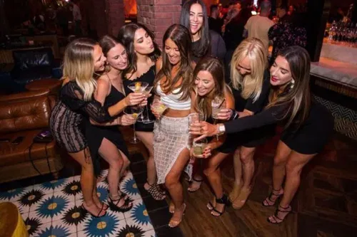 Image taken from https://images.dyvarcity.com/experience-images/dyvarcity_ed745c8f00c668709b53ab820_40.jpg?format=webp&amp;width=800