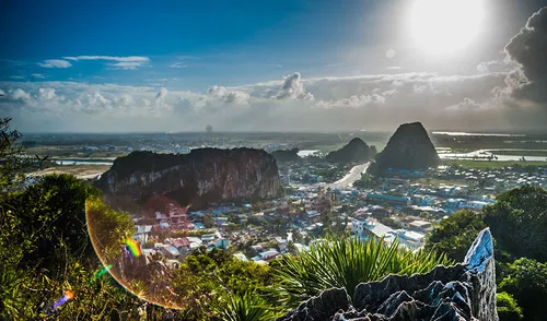 Image taken from https://www.explorevietnam.com.vn/da-nang/wp-content/uploads/2019/04/Marble-Mountain-1.jpg