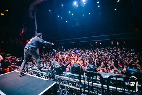 Image taken from https://media.alotea.com/85195337_avalon-hollywood-los-angeles.webp