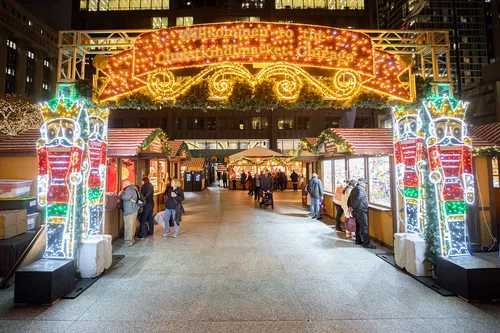 Image taken from https://cdn1.matadornetwork.com/blogs/1/2024/10/Chicago-Entrance.jpg