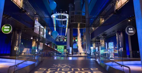 Image taken from https://cdn.getyourguide.com/img/tour/643a02e8994f3.jpeg/98.jpg