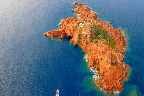 Image taken from https://dyvarcitymedia.b-cdn.net/experience-images/diskovery_abdf5eb8983c3b21016356e98_1751495613249_83.jpg?format=webp&amp;width=800