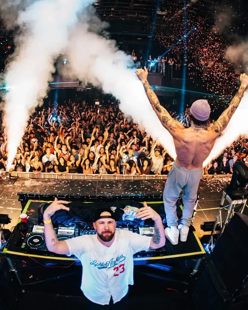 Image taken from https://a.storyblok.com/f/116532/1439x1797/51908d7000/highlight-room-los-angeles-rooftop.webp