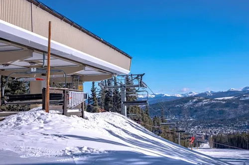 Image taken from https://www.thediscoveriesof.com/wp-content/uploads/2023/07/Breckenridge-Denver-shutterstock_2309532895-960x640.jpg