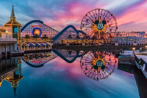 Image taken from https://cdn.generationvoyage.fr/2019/06/que-faire-disneyland-los-angeles-e1560499821534.jpg