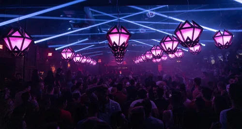 Image taken from https://images.discotech.me/venue/19/58b5263e-3e35-4705-a27b-25a57560988e.jpg?auto=format%2Ccompress