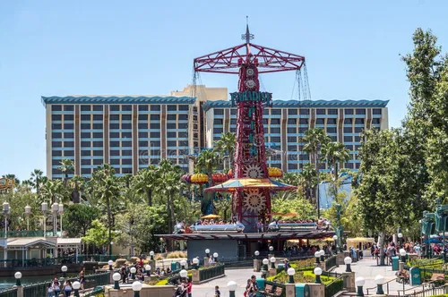 Image taken from https://thumbs.dreamstime.com/b/disneyland-park-anaheim-california-usa-roller-coaster-ferris-wheel-merry-family-holidays-los-angeles-june-fun-main-street-112421850.jpg?w=992
