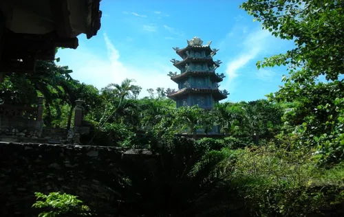 Image taken from https://www.vietnamescapetours.com/uploads/galleries/thuyson-0gqS.jpg