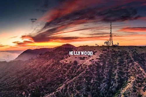 Image taken from https://veronikasadventure.com/wp-content/uploads/2024/03/2_hollywood-sign-hike-epic-views-of-los-angeles-and-film-studios.jpg