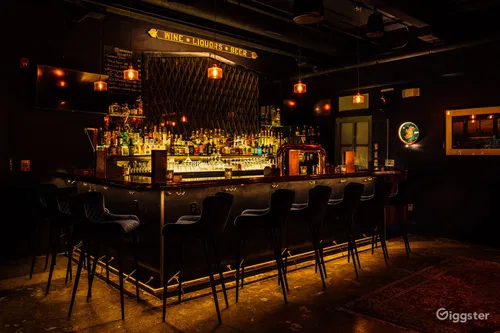 Image taken from https://static.giggster.com/images/location/8688bd94-0a78-4f45-9972-5dff8cb83b9e/f66986c4-383f-4855-9257-d44b55880737/full_hd_retina.jpeg