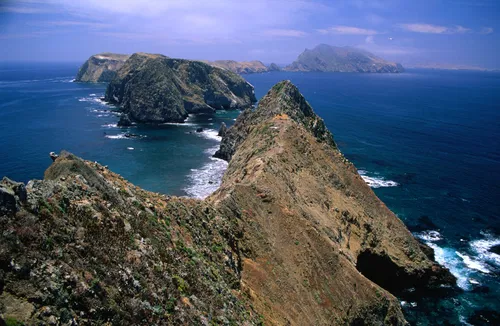 Image taken from https://www.tripsavvy.com/thmb/y0Cev69RqOHGF9su5nYCGBT3Wgk=/3824x2500/filters:fill(auto,1)/looking-west-towards-anacapa-island-and-inspiration-point-in-the-channel-islands-national-park-148708951-57cf571d3df78c71b6c84daf.jpg