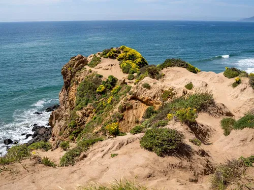 Image taken from https://westsidelosangeles.com/images/coastal-hikes/point-dume-cove-trail/point-dume-cove-trail-2b.jpg
