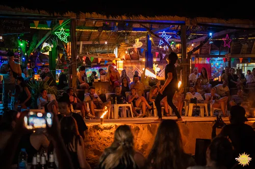Image taken from https://nightlifepartyguide.com/wp-content/uploads/2023/03/koh-phi-phi-nightlife-carlitos.jpg