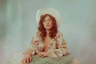 Sierra Ferrell's Celestial Country: Rooftop Melodies Under the NYC Stars!