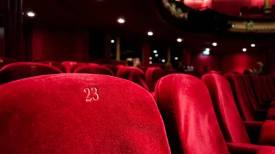 UN ROBOT PAS COMME LES AUTRES: A Unique Theatrical Adventure Awaits!