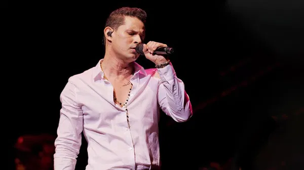 Leoni Torres Concert: A Valentine's Celebration!