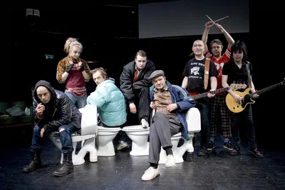Verdiløse Menn: A Night of Gripping Drama at Bergen's Premier Stage!
