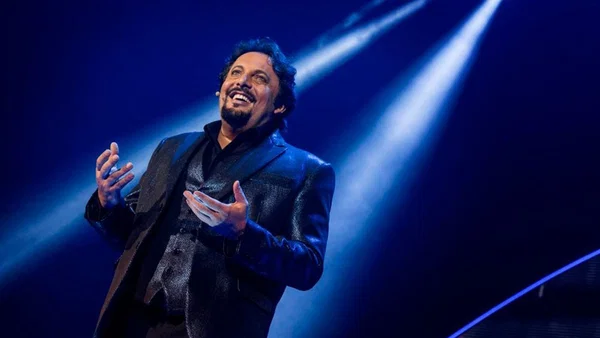 Book Tickets: Enrico Brignano Live at Teatro Clerici