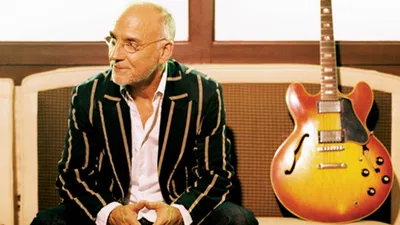 Larry Carlton's Electrifying Guitar Magic at Iridium!