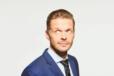 Florian Schroeder: 'Schluss jetzt!' - A Night of Razor-Sharp Satire in Bremen